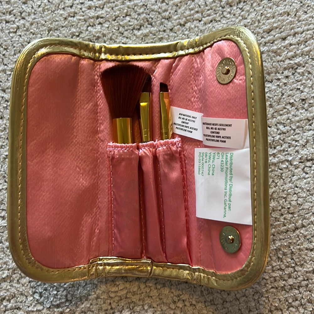 NWOT Lilly Pulitzer Makeup Case W/ Brushes